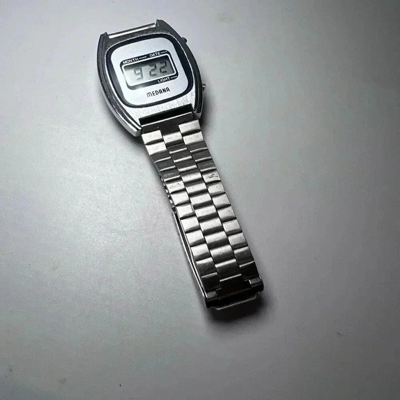 Medina 1980s Digital Watch LCD Quartz Adjustable Band Works! - Picture 2 of 5